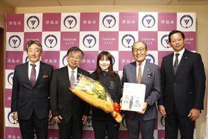 市長表敬訪問の様子（集合写真）