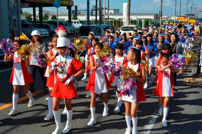 画像　神守小学校交通安全パレード