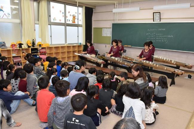 画像　放課後子ども教室　琴演奏鑑賞会