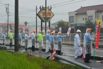 画像　事故現場での啓発活動実施風景