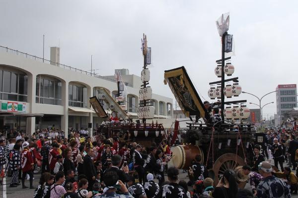 画像　石採祭車競演