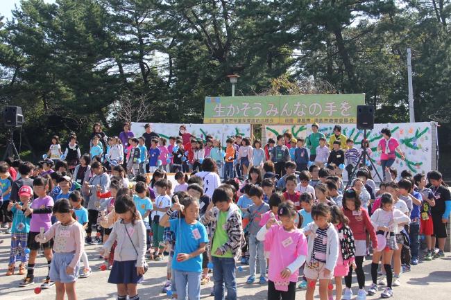 画像　「生かそうみんなの手を」開会式風景