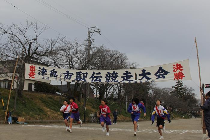 画像　中学女子部門スタート風景