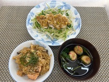 令和7年10月鮭ときのこの炊き込みご飯