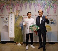 大野さんと市長の写真
