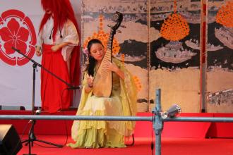 画像　中国の伝統楽器の演奏