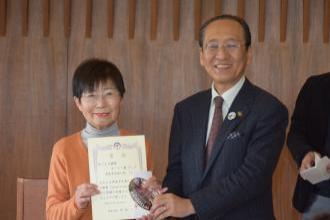 花ごよみ事業　オーナー賞グッドを受賞された津島市女性の会1/2様と市長