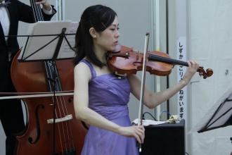 画像　バイオリン演奏者　加藤　由佳氏