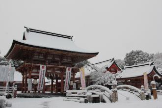 神社楼門雪景色風景