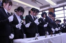 画像　在校生によるハンドベル演奏
