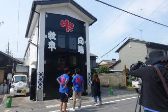 中之町の山車蔵に窓が付き、文字が入れられました。