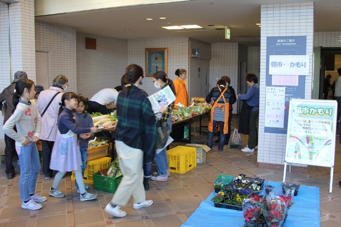 画像　地元の野菜販売コーナー