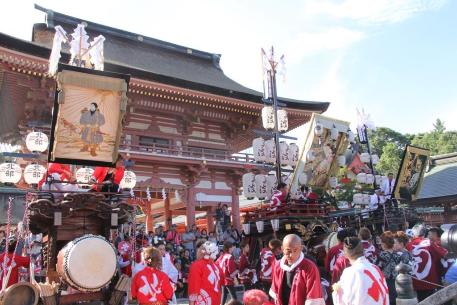 画像　石採祭車神社奉納