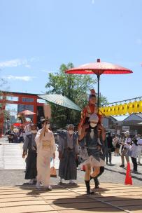 画像　津島神社に戻る稚児ら