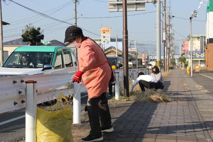 画像　道路清掃の様子