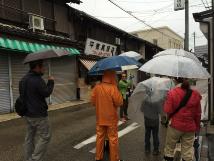 街道沿いには様々な商店があります