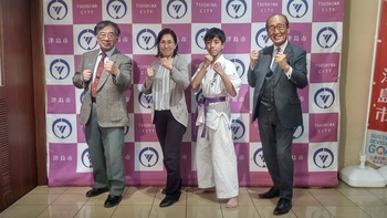 空手全国大会出場者による表敬訪問